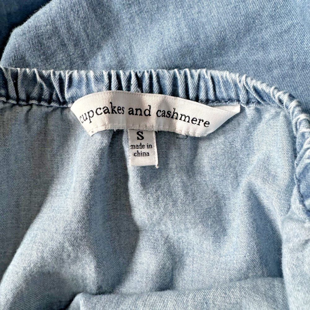 CUPCAKES & CASHMERE Shirt SZ S Blue Chambray Bishop Off Shoulder Ruffle Boxy Top - Picture 6 of 10
